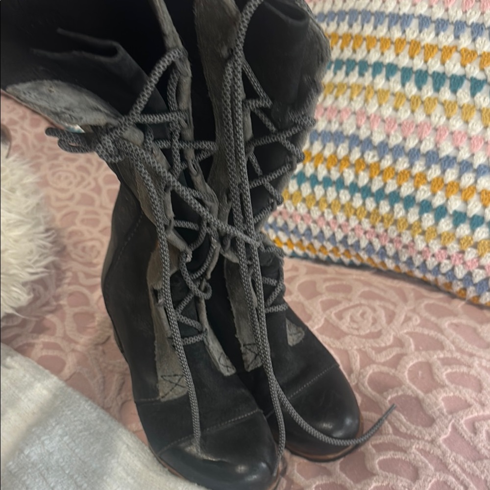 Sorel Black Lace Up Boots with Plush Finish